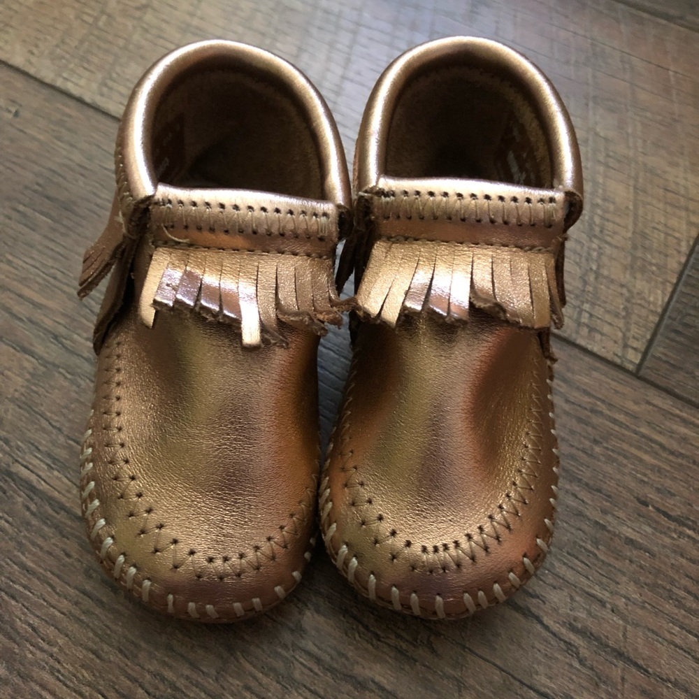 Minnetonka baby moccasins size 4